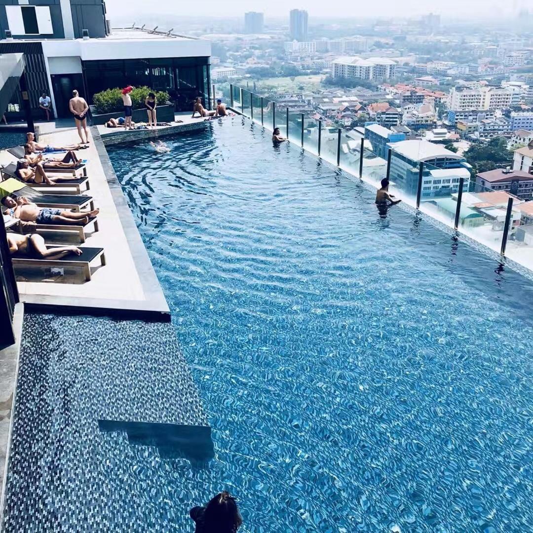 The Base Apartment Pattaya Exterior photo