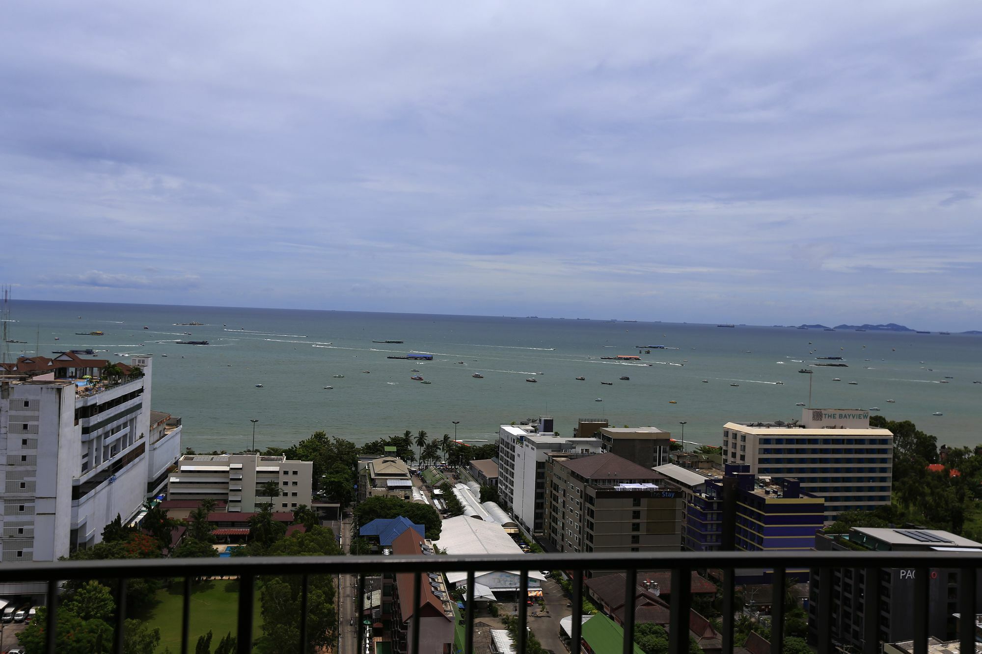 The Base Apartment Pattaya Exterior photo
