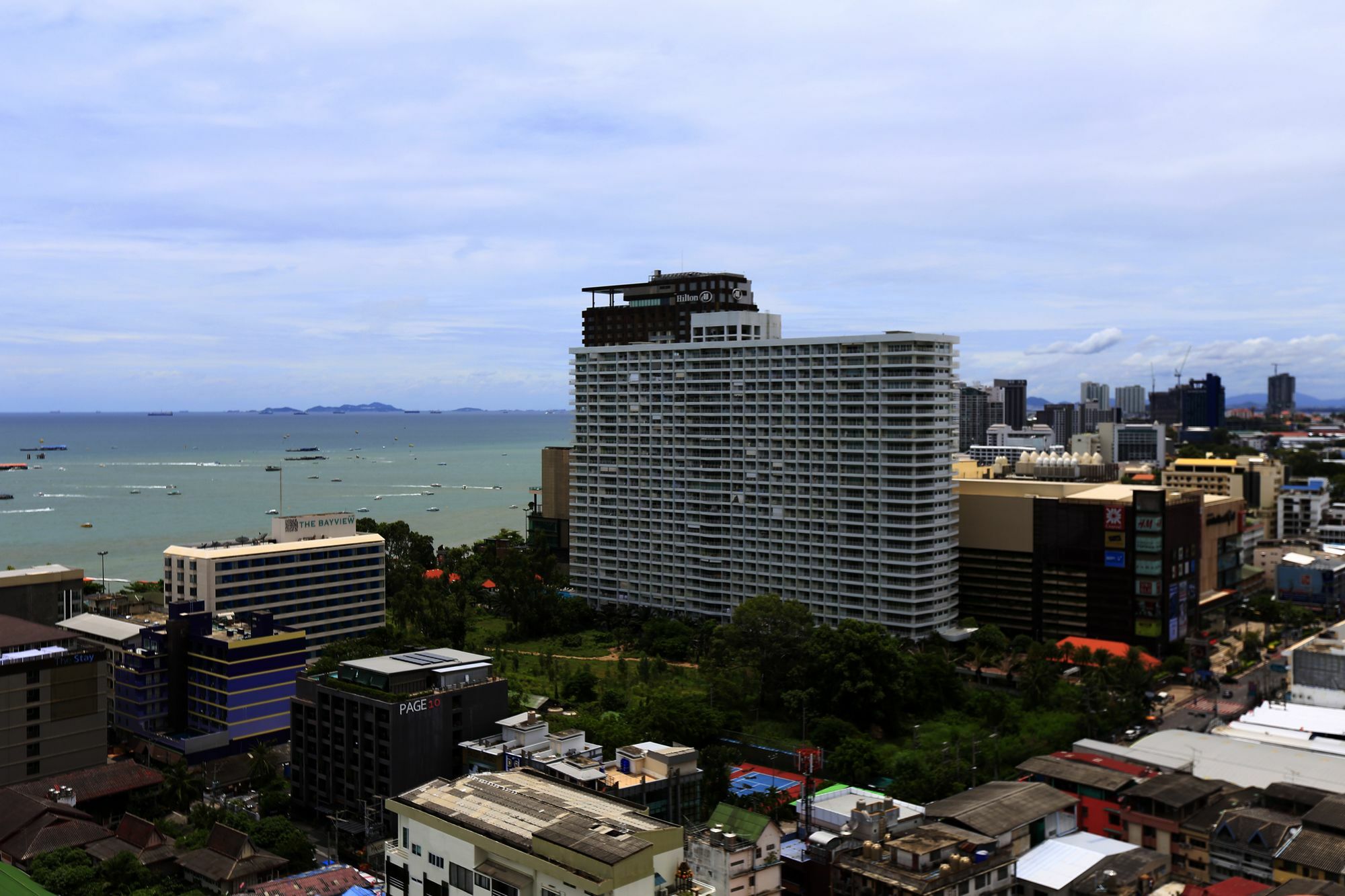 The Base Apartment Pattaya Exterior photo