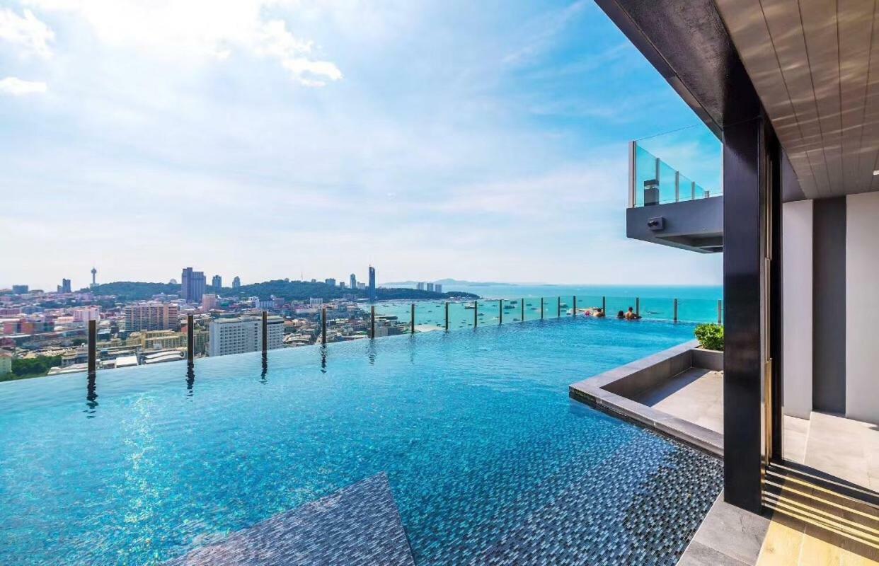 The Base Apartment Pattaya Exterior photo